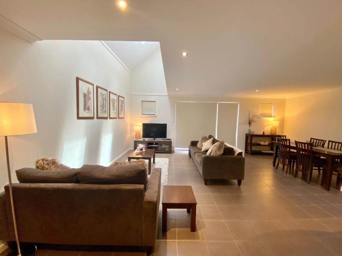 Villa Sixtysix At Cape View Broadwater